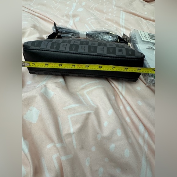 London Fog crossbody purse with matching wallet - Picture 2 of 6